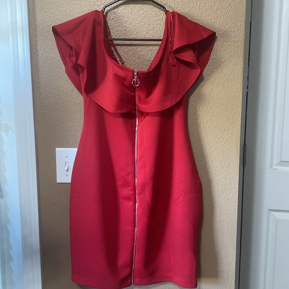Size LG Red Guess Dress - Picture 2 of 5